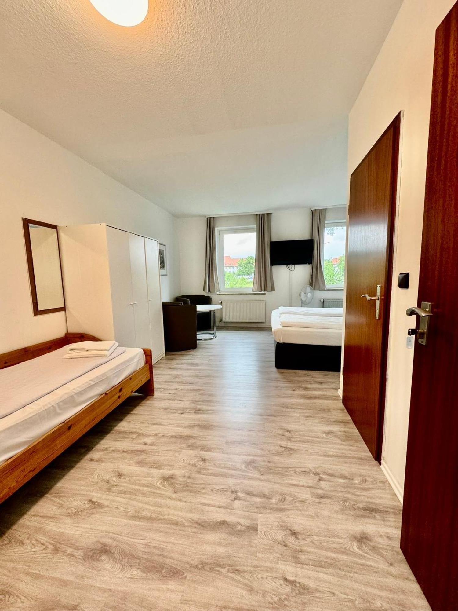 Hotel Zum Ruecking Northeim Exterior foto